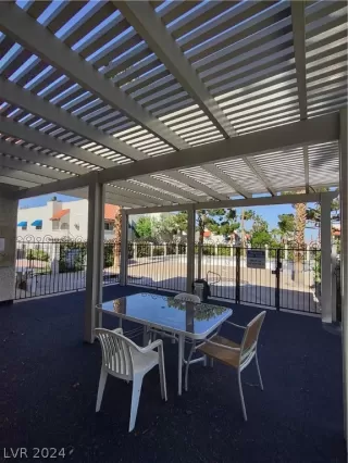 Photo #4: 2581916 Listing