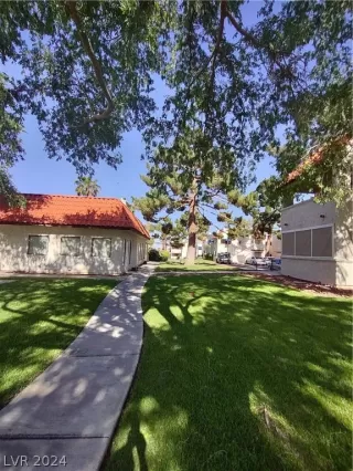 Photo #5: 2581916 Listing