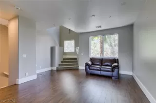 Photo #2: 2581942 Listing