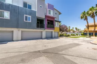 Photo #5: 2581942 Listing