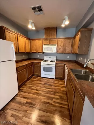 Photo #1: 2581946 Listing 