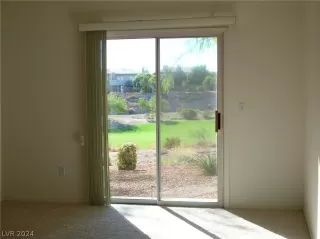 Photo #5: 2582083 Listing 