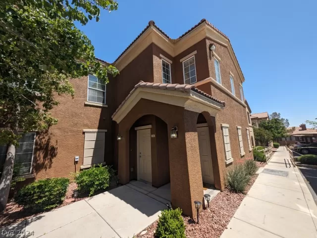 MLS: 2582122 Condo For Sale