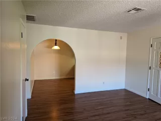 Photo #3: 2582137 Listing