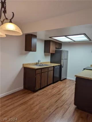 Photo #5: 2582137 Listing