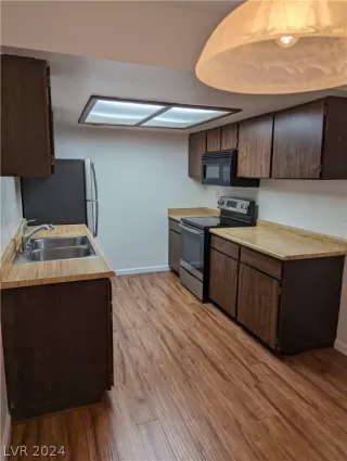 Photo #6: 2582137 Listing