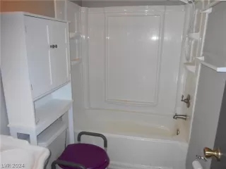 Photo #6: 2582156 Listing