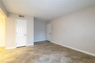 Photo #4: 2582190 Listing