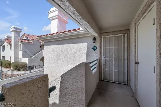 MLS: 2582211 Condo For Sale