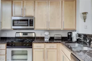 Photo #5: 2582240 Listing