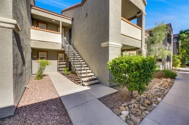 MLS: 2582389 Condo For Sale