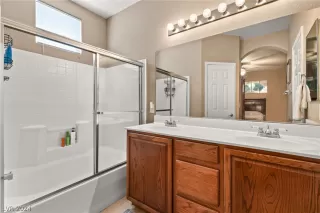 Photo #4: 2582405 Listing