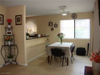 Photo #6: 2582409 Listing