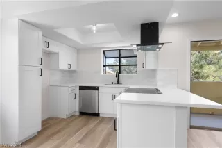 Photo #2: 2582420 Listing