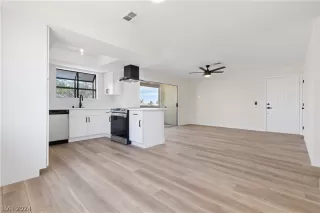 Photo #3: 2582420 Listing