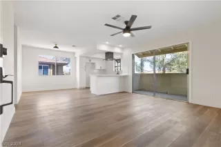 Photo #4: 2582420 Listing