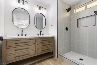 Photo #5: 2582420 Listing