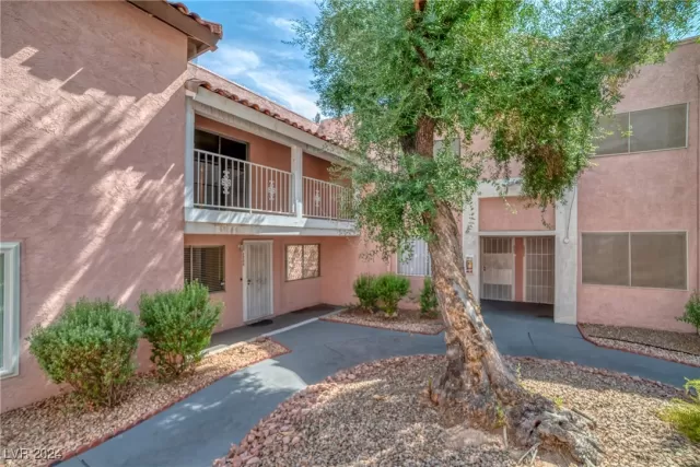 MLS: 2582457 Condo For Sale