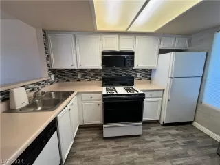 Photo #1: 2582460 Listing 