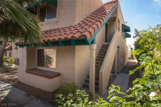 MLS: 2582463 Condo For Sale