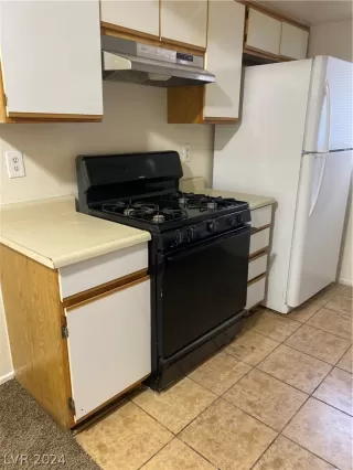 Photo #3: 2582466 Listing