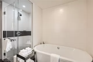 Photo #6: 2582499 Listing