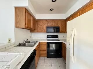 Photo #6: 2582541 Listing