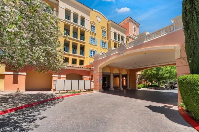 MLS: 2582579 Condo For Sale