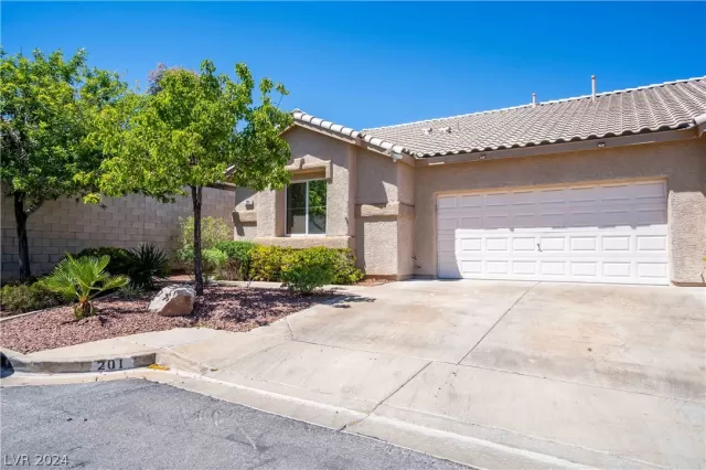 MLS: 2582590 Condo For Sale