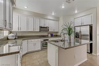 Photo #1: 2582608 Listing