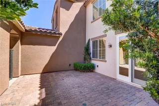 Photo #5: 2582608 Listing