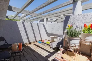 Photo #4: 2582684 Listing