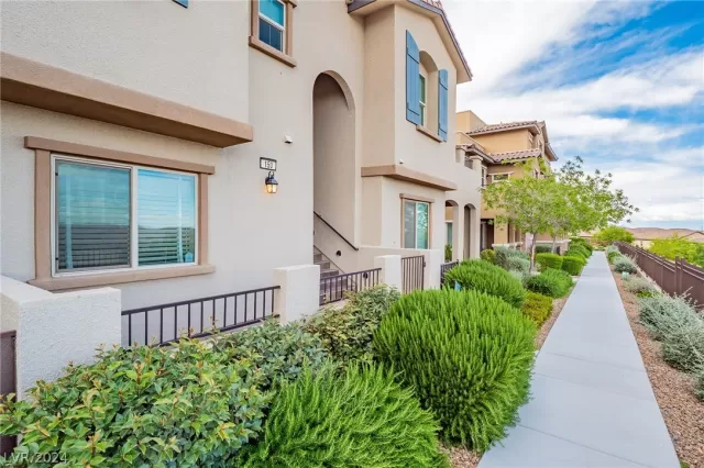 MLS: 2582689 Condo For Sale