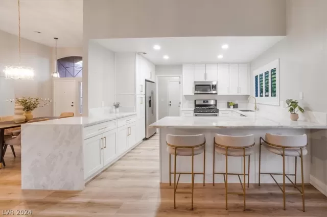 MLS: 2582750 Condo For Sale