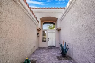 Photo #2: 2582750 Listing