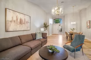 Photo #4: 2582750 Listing