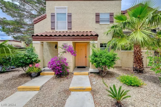 MLS: 2582771 Condo For Sale