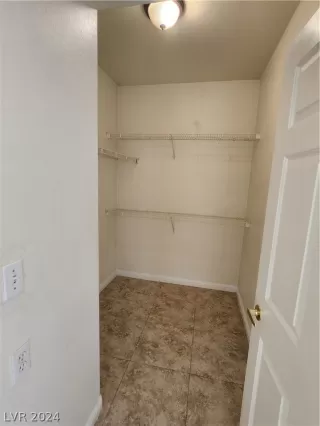 Photo #2: 2582821 Listing