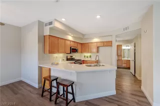 Photo #6: 2582837 Listing