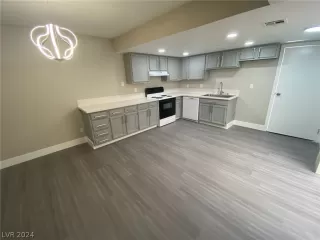 Photo #3: 2582854 Listing