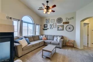 Photo #6: 2582878 Listing