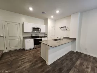 Photo #5: 2582898 Listing 