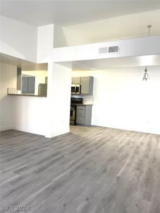 Photo #3: 2582903 Listing 