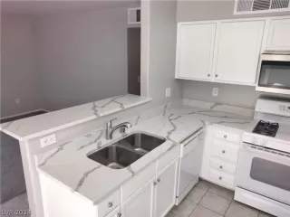 Photo #2: 2582907 Listing 