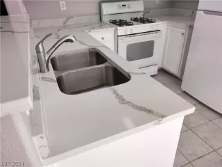 Photo #3: 2582907 Listing 