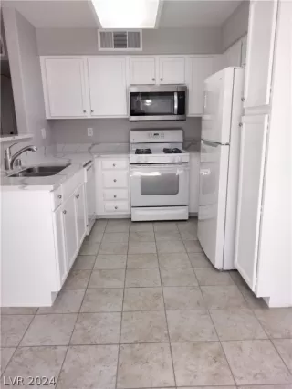 Photo #4: 2582907 Listing 