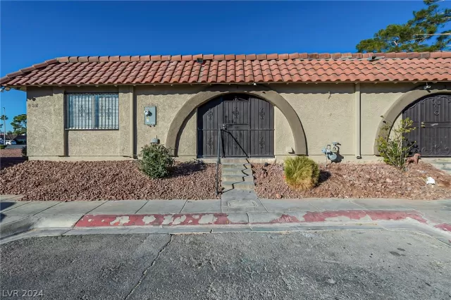 MLS: 2582927 Condo For Sale