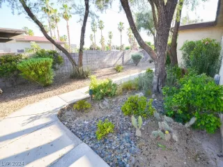 Photo #3: 2582931 Listing