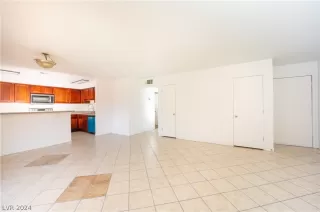 Photo #4: 2582978 Listing