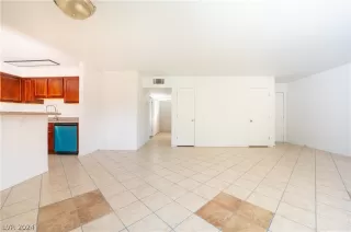 Photo #5: 2582978 Listing